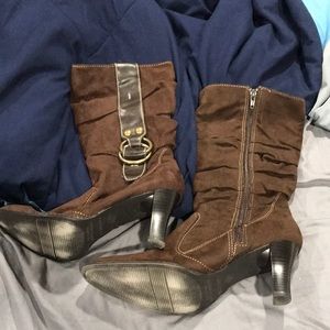 Boots with heel